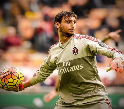 曼城瓜帅巧妙调整战胜热刺（瓜帅妙招助曼城击败热刺）