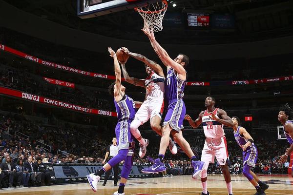 阿斯：皇马不会强行引入中场球员，勉强补强不如维持现有阵容（阿斯报：皇马不盲目引进中场，宁保现有阵容不做勉强补强）