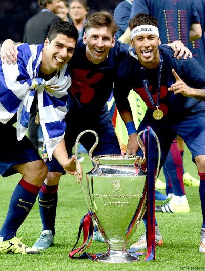 阿森纳伤病潮持续！阿尔特塔证实：莫斯克拉疑似膝踝受伤，防线再遭打击（阿森纳伤情不止！阿尔特塔称莫斯克拉疑膝踝受伤，后防再遭重创）