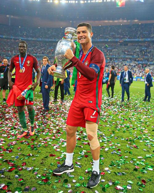 莫雷托：那不勒斯想在冬窗从罗马引进洛伦佐-佩莱格里尼（莫雷托：那不勒斯计划在冬窗向罗马求购洛伦佐-佩莱格里尼）