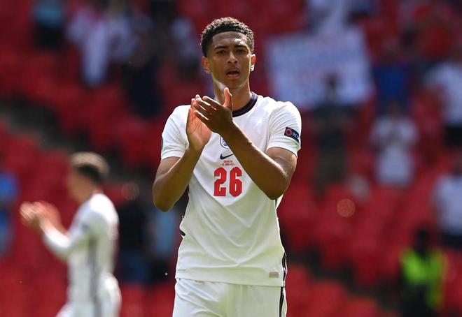 106球超越内马尔，莱万独占巴萨队史射手榜第18位（莱万以106球超越内马尔，升至巴萨队史射手榜第18位）