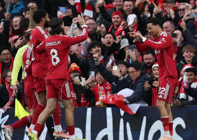 NBA战报：马克西35分，埃奇库姆绝杀，76人99-98险胜勇士（NBA速递：马克西轰35分，埃奇库姆压哨制胜，76人99-98险挫勇士）