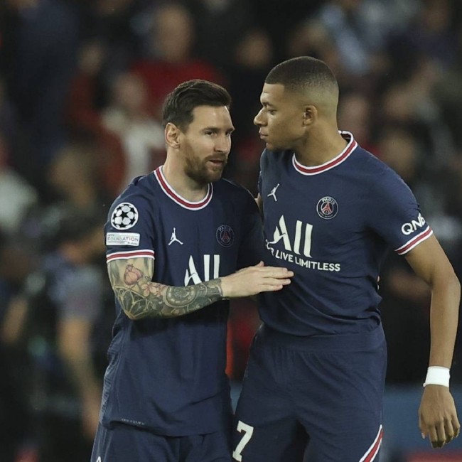 每体否认马斯坦托诺离队传闻：他1月绝不会离开皇马（每体辟谣马斯坦托诺离队传闻：他今冬一月不会离开皇马）