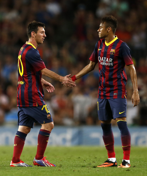 最强皇马呼之欲出！内部空前团结+全员护驾阿隆索 3场虐菜战找信心（皇马最强版在路上！全队空前团结力挺阿隆索，三场轻取对手找回信心）