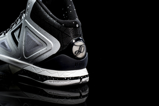 记者：昨晚阿代米和于根伟指导聊了挺久，阿代米哭了（记者：阿代米昨夜与于根伟长谈后落泪）