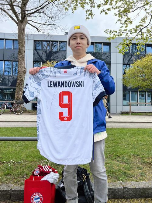 17岁逆转中国名将！张本美和野心勃发，2比1力克对手引热议（17岁张本美和2-1逆转中国名将，锋芒毕露引发热议）