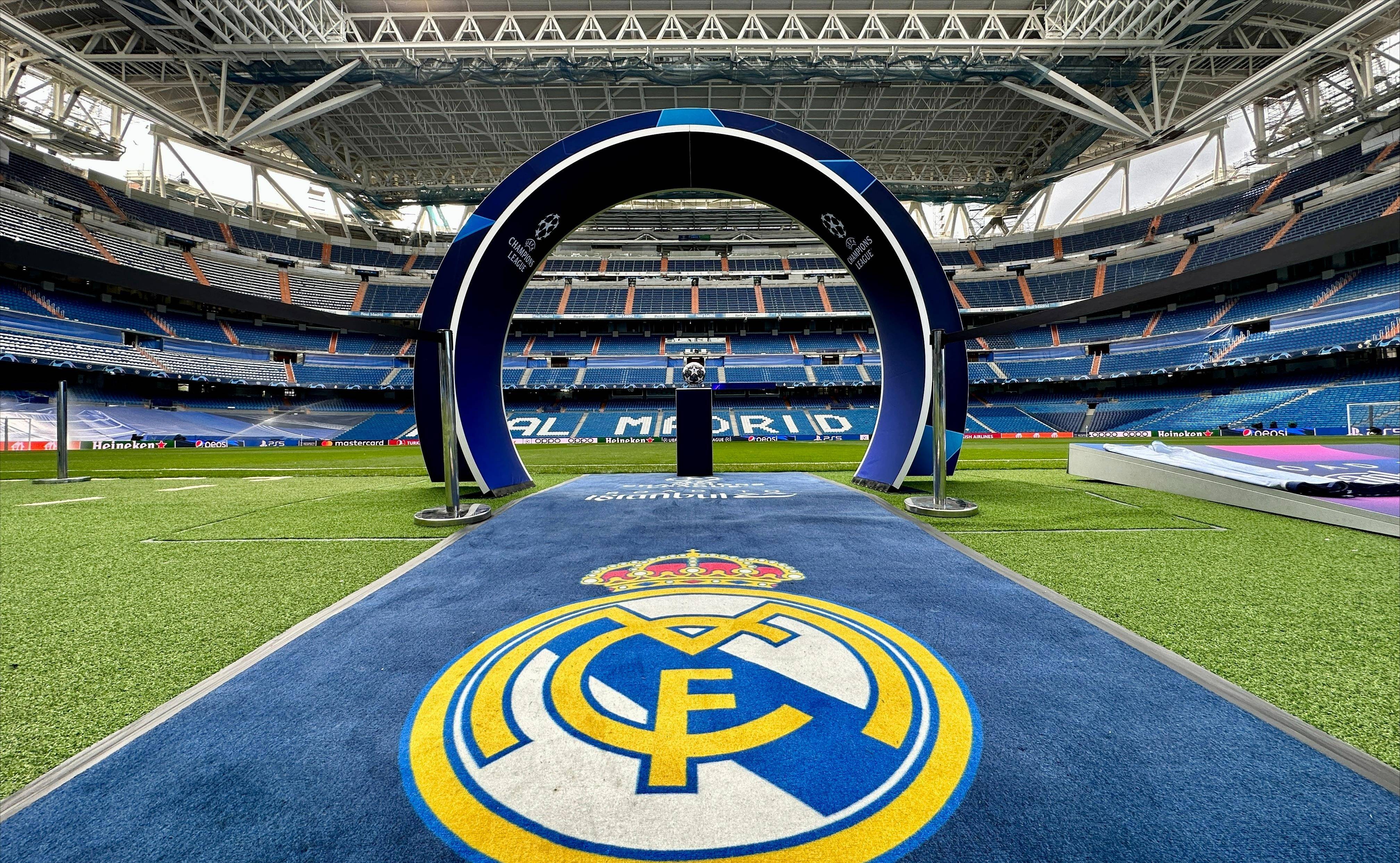 记者：泰山不会放弃成绩搞年轻化，韩鹏明年是否执教还没定（记者称泰山队不为年轻化牺牲成绩，韩鹏明年执教去留未定）