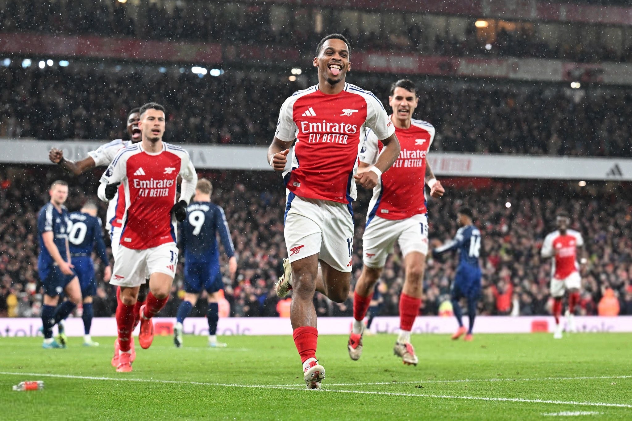 ATP年终总决赛：随着德米纳尔2-0，保留晋级希望，阿卡未战已出线（ATP年终总决赛：德米纳尔2-0取胜续命，阿尔卡拉斯未赛即出线）