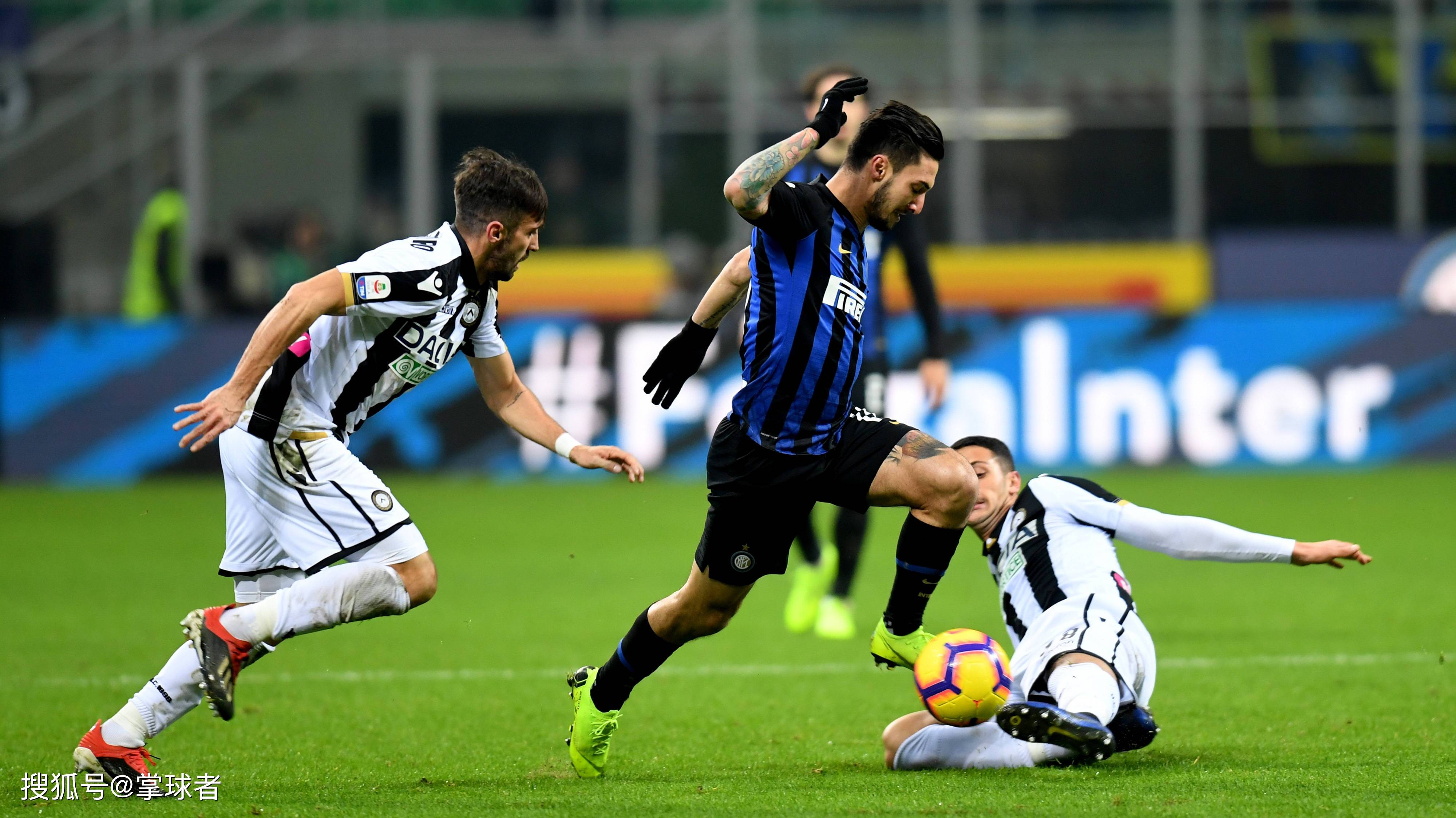 邓弗里斯：希望两到三周内复出，我们的球队就像一个大家庭（邓弗里斯：争取两三周内复出，球队如同一个大家庭）