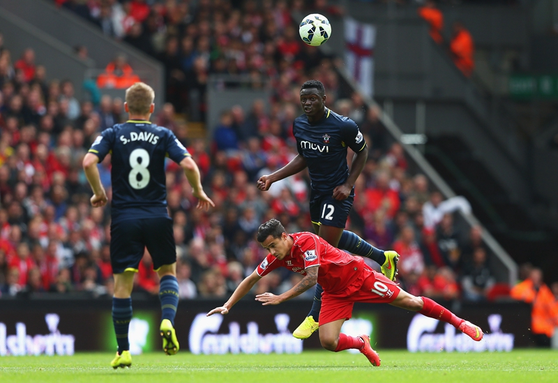 马刺客场115-102击败开拓者，福克斯37分带队取胜，展现全面实力。（马刺115-102客场击退开拓者，福克斯轰37分领军取胜，全面实力尽显）