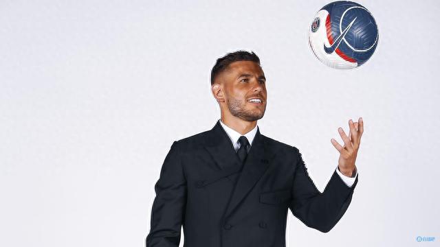 中场核心跑动全场第一，数据炸裂（中场大脑全场跑动第一，数据爆棚）